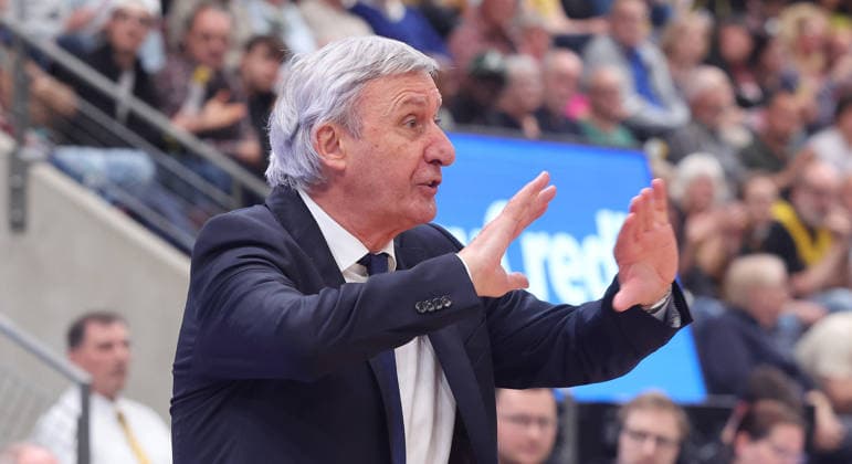 Ludwigsburg , easyCredit Basketball Bundesliga MHP Riesen Ludwigsburg vs. Bayern München , Svetislav Pesic ( Bayern )