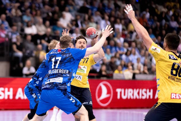 Dani Baijens (Rhein Neckar Loewen, 77), gegen Samuel Roethlisberger (TVB Stuttgart, 17), TVB Stuttgart vs. Rhein Neckar Loewen, DAIKIN Handballbundesliga, 31. Spieltag, Saison 2025 2026, 07.05.2026 Eibner-Pressefoto Andreas Ulmer TVB Stuttgart vs. Rhein Neckar Loewen, DAIKIN Handballbundesliga, 31. Spieltag, Saison 2025 2026, 07.05.2026 Stuttgart Copyright: xEibner-Pressefoto AndreasxUlmerx EP_AUR