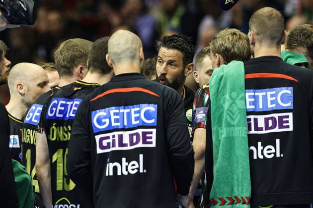 Trainer Bennet Wiegert (SC Magdeburg) mit seinen Spielern - Viertelfinale Handball Machineseeker Champions League Saison 2025-2026 SC Magdeburg vs. SC Pick Szeged in der GETEC Arena in Magdeburg - Handball,Deutschland,07.05.2026