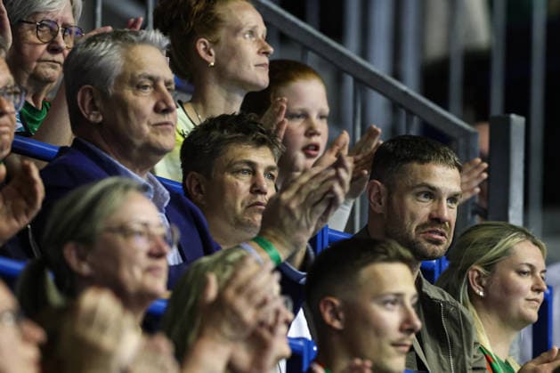 v.r. Boxer Roman Fress, Trainer Dirk Dzemski, Promoter Ulf Steinforth - Viertelfinale Handball Machineseeker Champions League Saison 2025-2026 SC Magdeburg vs. SC Pick Szeged in der GETEC Arena in Magdeburg - Handball,Deutschland,07.05.2026