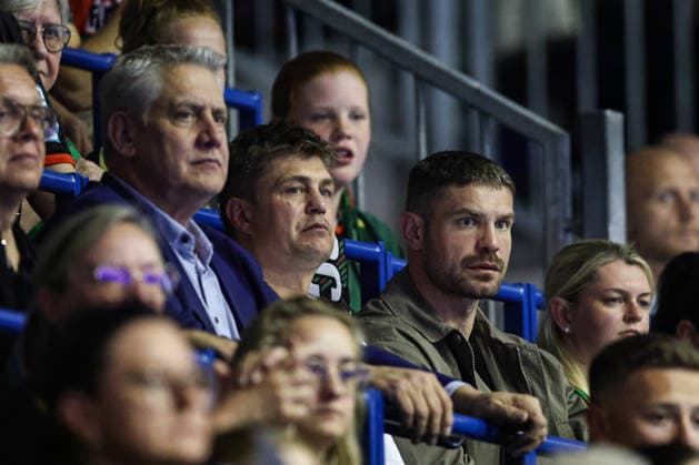 v.r. Boxer Roman Fress, Trainer Dirk Dzemski, Promoter Ulf Steinforth - Viertelfinale Handball Machineseeker Champions League Saison 2025-2026 SC Magdeburg vs. SC Pick Szeged in der GETEC Arena in Magdeburg - Handball,Deutschland,07.05.2026