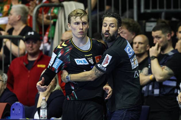 Trainer Bennet Wiegert mit Gisli Kristjansson (SC Magdeburg,10) - Viertelfinale Handball Machineseeker Champions League Saison 2025-2026 SC Magdeburg vs. SC Pick Szeged in der GETEC Arena in Magdeburg - Handball,Deutschland,07.05.2026