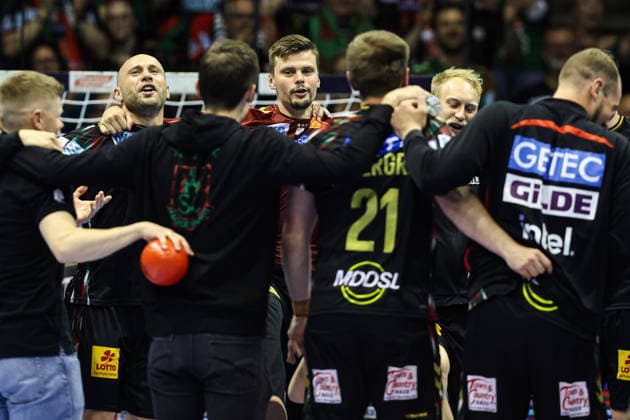 v.l. Oscar Bergendahl (SC Magdeburg,54), Torwart Sergey Hernandez Ferrer (SC Magdeburg,1), Matthias Musche (SC Magdeburg,6) - Viertelfinale Handball Machineseeker Champions League Saison 2025-2026 SC Magdeburg vs. SC Pick Szeged in der GETEC Arena in Magdeburg - Aktion,Handball,Deutschland,07.05.2026
