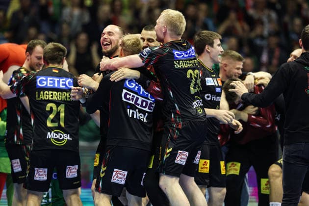 Tim Zechel (SC Magdeburg,9) und Magnus Saugstrup (SC Magdeburg,23) - Viertelfinale Handball Machineseeker Champions League Saison 2025-2026 SC Magdeburg vs. SC Pick Szeged in der GETEC Arena in Magdeburg - Aktion,Handball,Deutschland,07.05.2026
