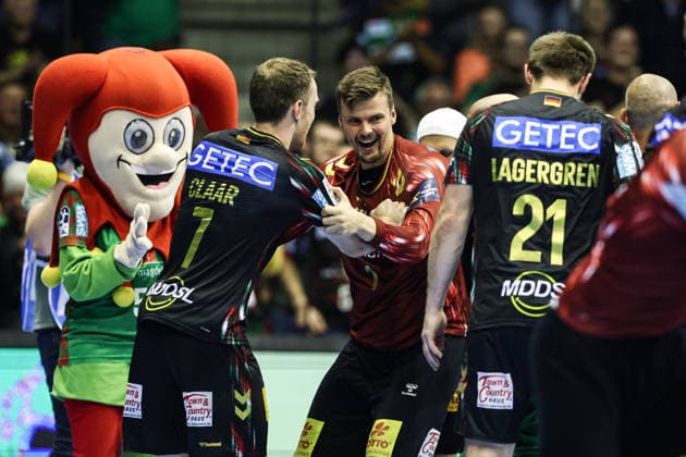 Torwart Sergey Hernandez Ferrer (SC Magdeburg,1) und Felix Claar (SC Magdeburg,7) - Viertelfinale Handball Machineseeker Champions League Saison 2025-2026 SC Magdeburg vs. SC Pick Szeged in der GETEC Arena in Magdeburg - Aktion,Handball,Deutschland,07.05.2026
