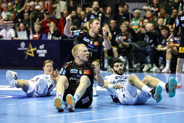 Magnus Saugstrup (SC Magdeburg,23) und Imanol Garciandia (SC Pick Szeged,41) - Viertelfinale Handball Machineseeker Champions League Saison 2025-2026 SC Magdeburg vs. SC Pick Szeged in der GETEC Arena in Magdeburg - Aktion,Handball,Deutschland,07.05.2026