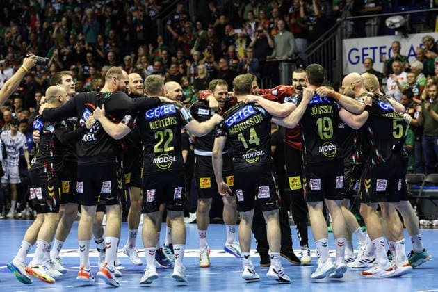 Die Mannschaft vom SC Magdeburg feiert den Sieg - Viertelfinale Handball Machineseeker Champions League Saison 2025-2026 SC Magdeburg vs. SC Pick Szeged in der GETEC Arena in Magdeburg - Aktion,Handball,Deutschland,07.05.2026