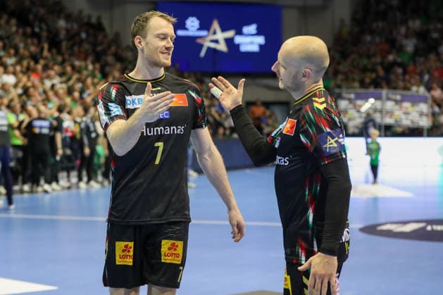 07.05.2026, xgox, Handball - EHF Champions League - 1 4 Finale SC Magdeburg - Pick Szeged v.l. Felix Claar (Magdeburg, 7), Daniel Pettersson (Magdeburg, 11) Jubel ueber den Sieg, Jubel nach Spielende Magdeburg