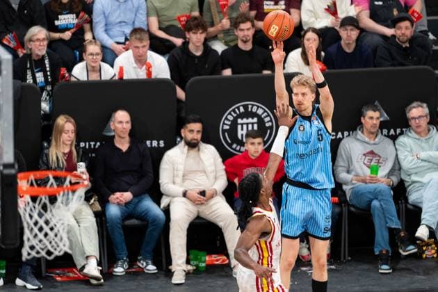 Zsombor Maronka (Veolia Towers Hamburg, 05) beim Wurf, GER, Veolia Towers Hamburg vs Fitness First Wuerzburg Baskets, Basketball, BBL, Spieltag 33, Saison 2025 2026, 07.05.2026 GER, Veolia Towers Hamburg vs Fitness First Wuerzburg Baskets, Basketball, BBL, Spieltag 33, Saison 2025 2026, 07.05.2026 Hamburg Copyright: xEibner-Pressefoto MaxxVincenx EP_MVN