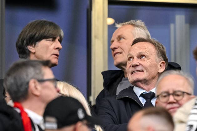 Joachim Löw, Christian Streich and Hans-Joachim Watzke Looks on during the UEFA Europa League 2025 26 Semi-Final Second Leg match between Club Freiburg and SC Braga at Stadion am Wolfswinkel on May 7, 2026 in Freiburg im Breisgau, Germany. (Photo by Harry Langer DeFodi Images) - *** Joachim Löw, Christian Streich and Hans Joachim Watzke Looks on during the UEFA Europa League 2025 26 Semi Final Second Leg match between Sport Club Freiburg and SC Braga at Stadion am Wolfswinkel on May 7, 2026 in Freiburg im Breisgau, Germany Photo by Harry Langer DeFodi Images