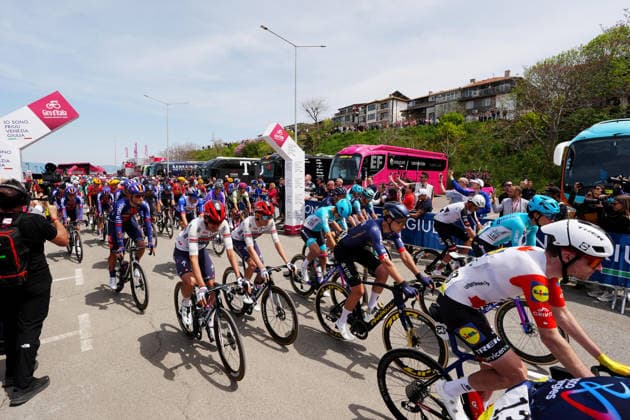 The start of the race during Stage 1 of the Giro d™Italia, from Nessebar to Burgas, Bulgaria, Friday, May 8, 2026.  Copyright: xMassimoxPaolone LaPressex
