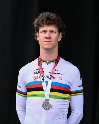 UCI Para Cycling Road World Cup: Round 3 Picture by Olly Hassell SWpix.com - 08 05 2026 - Cycling - UCI Para Cycling Road World Cup: Round 3 - Pescara, Abruzzo, Italy - Men C3 Individual Time Trial (ITT) Podium - Alexandre Hayward (Canada) receives the Silver Medal Copyright: x xSWpix.comx(t axPhotographyxHubxLtd)xOllyxHassell SWpix.comx SWP-3030-13929