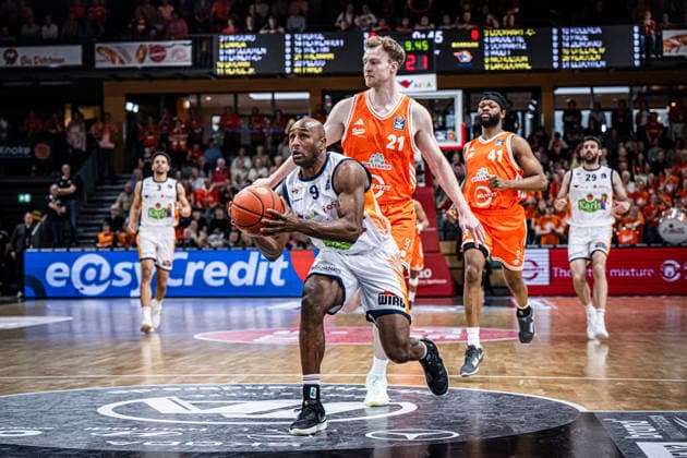 1. Basketball Bundesliga, easyCredit BBL, Saison 2025 2026, Herren, Hauptrunde, 33. Spieltag, 08.05.2026, RASTA Vechta - Rostock Seawolves DeAndre Lansdowne ( 9 - Rostock Seawolves) in Aktion Vechta RASTA Dome Niedersachsen Deutschland