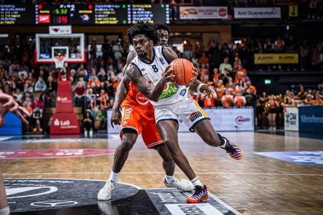 1. Basketball Bundesliga, easyCredit BBL, Saison 2025 2026, Herren, Hauptrunde, 33. Spieltag, 08.05.2026, RASTA Vechta - Rostock Seawolves Kassim Nicholson ( 8 - Rostock Seawolves) in Aktion Vechta RASTA Dome Niedersachsen Deutschland
