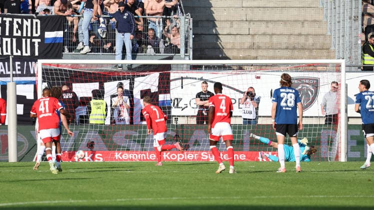 08.05.2026, xrekx, Fussball 2.Bundesliga, 1.FC Kaiserslautern - Arminia Bielefeld v.l. Elfmeter zum 1:0 durch Marlon Ritter (1.FC Kaiserslautern) Jonas Kersken (Arminia Bielefeld) (DFL DFB REGULATIONS PROHIBIT ANY USE OF PHOTOGRAPHS as IMAGE SEQUENCES and or QUASI-VIDEO) Kaiserslautern