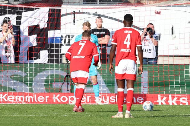 08.05.2026, xrekx, Fussball 2.Bundesliga, 1.FC Kaiserslautern - Arminia Bielefeld v.l. Elfmeter zum 1:0 durch Marlon Ritter (1.FC Kaiserslautern) Jonas Kersken (Arminia Bielefeld) (DFL DFB REGULATIONS PROHIBIT ANY USE OF PHOTOGRAPHS as IMAGE SEQUENCES and or QUASI-VIDEO) Kaiserslautern