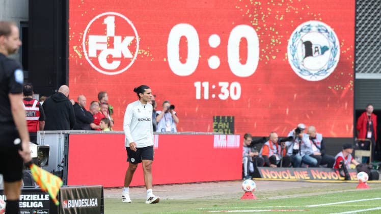 08.05.2026, xrekx, Fussball 2.Bundesliga, 1.FC Kaiserslautern - Arminia Bielefeld v.l. Daniel Jara Co-Trainer (Arminia Bielefeld) (DFL DFB REGULATIONS PROHIBIT ANY USE OF PHOTOGRAPHS as IMAGE SEQUENCES and or QUASI-VIDEO) Kaiserslautern