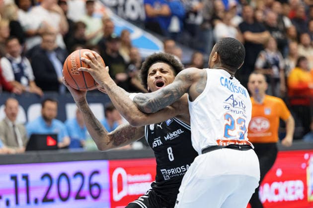 Demarcus Demonia (Bamberg, 8), Charles Callison (MBC, 23), Syntainics MBC vs. BMA365 Bamberg Baskets, Basketball, 1. Bundesliga, Maenner, 33. Spieltag, Saison 2025 26, 08.05.2026. Weißenfels Stadthalle Sachsen-Anhalt Deutschland