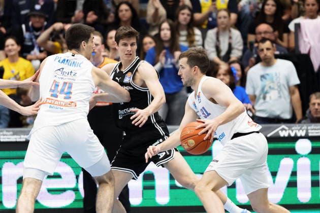 Jure Planinic (MBC, 44), Richard Balint (Bamberg, 11), Spencer Reaves (MBC, 31), Syntainics MBC vs. BMA365 Bamberg Baskets, Basketball, 1. Bundesliga, Maenner, 33. Spieltag, Saison 2025 26, 08.05.2026. Weißenfels Stadthalle Sachsen-Anhalt Deutschland
