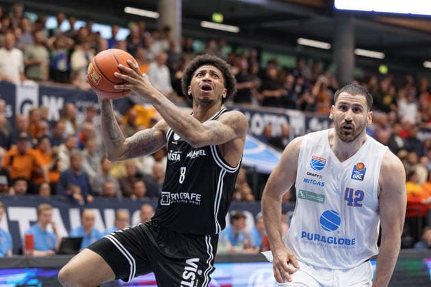 Demarcus Demonia (Bamberg, 8), Nemanja Djurisic (MBC, 42), Syntainics MBC vs. BMA365 Bamberg Baskets, Basketball, 1. Bundesliga, Maenner, 33. Spieltag, Saison 2025 26, 08.05.2026. Weißenfels Stadthalle Sachsen-Anhalt Deutschland