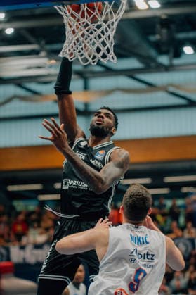 BB-TS Herren Syntainics MBC - BMA365 Bamberg Baskets Ejiofor Onu (BMA365 Bamberg Baskets) waehrend der Saison 2025-2026 in der EasyCredit Bundesliga zwischen Syntainics MBC und BMA365 Bamberg Baskets in der Stadthalle Weissenfels am 8. May 2026 in Weissenfels, Sachsen Anhalt, Deutschland