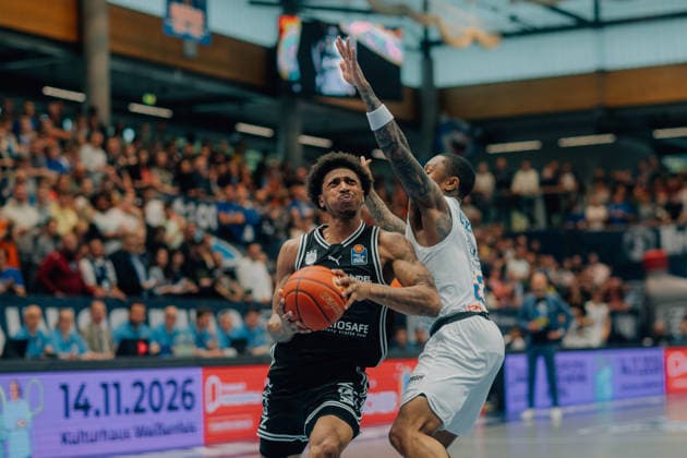 BB-TS Herren Syntainics MBC - BMA365 Bamberg Baskets Demarcus Demonia (BMA365 Bamberg Baskets), Charles Callison (Syntainics MBC) waehrend der Saison 2025-2026 in der EasyCredit Bundesliga zwischen Syntainics MBC und BMA365 Bamberg Baskets in der Stadthalle Weissenfels am 8. May 2026 in Weissenfels, Sachsen Anhalt, Deutschland