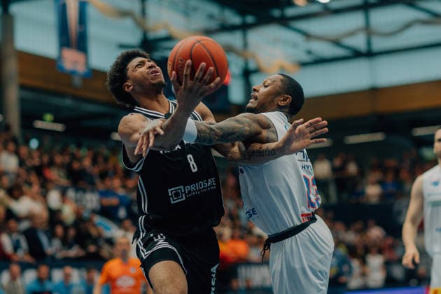 BB-TS Herren Syntainics MBC - BMA365 Bamberg Baskets Demarcus Demonia (BMA365 Bamberg Baskets), Charles Callison (Syntainics MBC) waehrend der Saison 2025-2026 in der EasyCredit Bundesliga zwischen Syntainics MBC und BMA365 Bamberg Baskets in der Stadthalle Weissenfels am 8. May 2026 in Weissenfels, Sachsen Anhalt, Deutschland