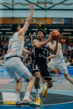 BB-TS Herren Syntainics MBC - BMA365 Bamberg Baskets Demarcus Demonia (BMA365 Bamberg Baskets) waehrend der Saison 2025-2026 in der EasyCredit Bundesliga zwischen Syntainics MBC und BMA365 Bamberg Baskets in der Stadthalle Weissenfels am 8. May 2026 in Weissenfels, Sachsen Anhalt, Deutschland