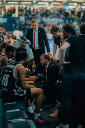 BB-TS Herren Syntainics MBC - BMA365 Bamberg Baskets Trainer Anton Gavel (BMA365 Bamberg Baskets) in der Auszeit waehrend der Saison 2025-2026 in der EasyCredit Bundesliga zwischen Syntainics MBC und BMA365 Bamberg Baskets in der Stadthalle Weissenfels am 8. May 2026 in Weissenfels, Sachsen Anhalt, Deutschland