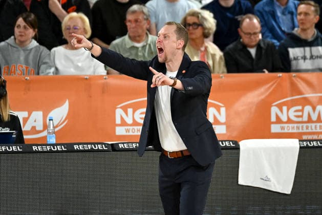 Christian Held (RASTA Vechta, Coach) gestikuliert RASTA Vechta vs. Rostock Seawolves, easyCredit Basketball Bundesliga, 33. Spieltag, Saison 2025 2026, 08.05.2026, RASTA Vechta vs. Rostock Seawolves, easyCredit Basketball Bundesliga, 33. Spieltag, Saison 2025 2026, 08.05.2026 Vechta Copyright: xEibner-Pressefoto RobertxGertzenx EP_RGN