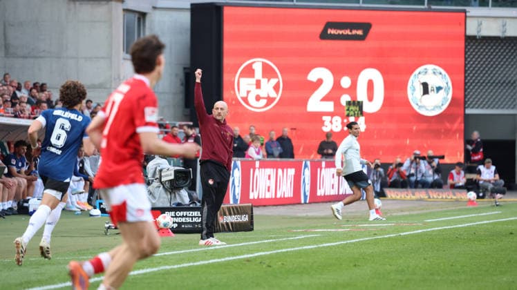 08.05.2026, xrekx, Fussball 2.Bundesliga, 1.FC Kaiserslautern - Arminia Bielefeld v.l. Torsten Lieberknecht Trainer (1.FC Kaiserslautern) (DFL DFB REGULATIONS PROHIBIT ANY USE OF PHOTOGRAPHS as IMAGE SEQUENCES and or QUASI-VIDEO) Kaiserslautern