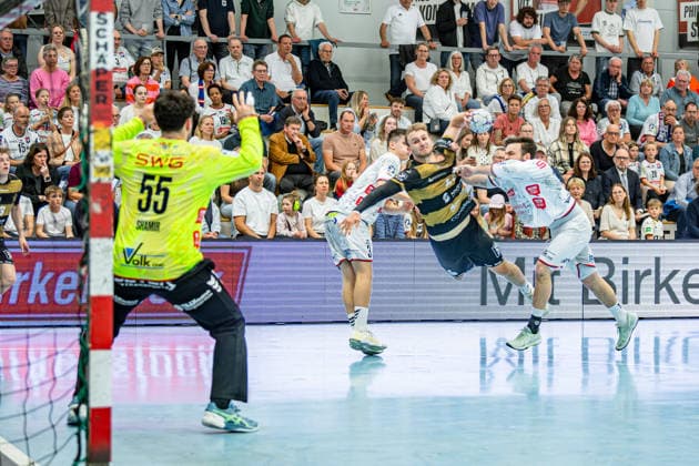 2. Handball Bundesliga; TV Hüttenberg - HC Elbflorenz Dresden, 08.05.26 Anton Preußner (HC Elbflorenz Dresden, 13), Yahav Shamir (TV Hüttenberg, 55), Philipp Schwarz (TV Hüttenberg, 3), Lasse Ohl (TV Hüttenberg, 11) 2. Handball Bundesliga; TV Hüttenberg - HC Elbflorenz Dresden: Hüttenberg, 08.05.26 Copyright: xBEAUTIFULxSPORTS Roeczeyx