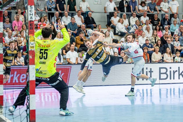 2. Handball Bundesliga; TV Hüttenberg - HC Elbflorenz Dresden, 08.05.26 Anton Preußner (HC Elbflorenz Dresden, 13), Lasse Ohl (TV Hüttenberg, 11), Philipp Schwarz (TV Hüttenberg, 3), Yahav Shamir (TV Hüttenberg, 55) 2. Handball Bundesliga; TV Hüttenberg - HC Elbflorenz Dresden: Hüttenberg, 08.05.26 Copyright: xBEAUTIFULxSPORTS Roeczeyx