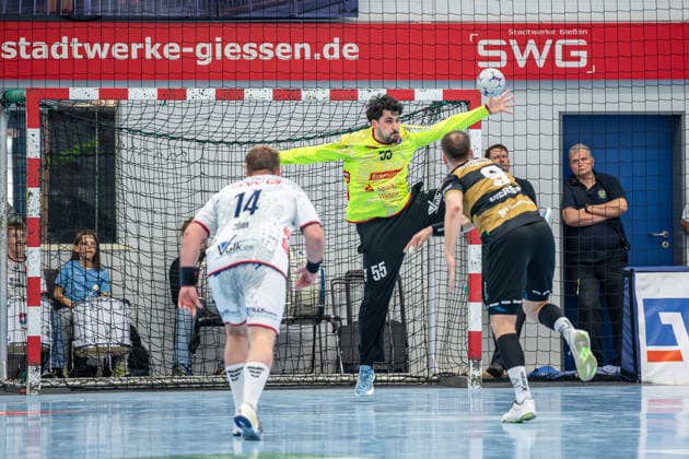 2. Handball Bundesliga; TV Hüttenberg - HC Elbflorenz Dresden, 08.05.26 Yahav Shamir (TV Hüttenberg, 55), Moritz Zörb (TV Hüttenberg, 14), Julius Dierberg (HC Elbflorenz Dresden, 9) 2. Handball Bundesliga; TV Hüttenberg - HC Elbflorenz Dresden: Hüttenberg, 08.05.26 Copyright: xBEAUTIFULxSPORTS Roeczeyx