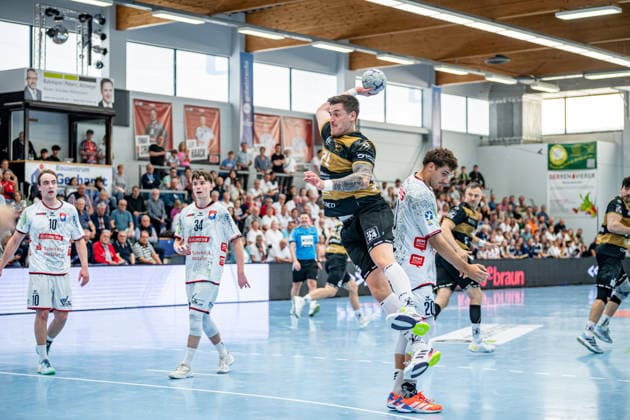 2. Handball Bundesliga; TV Hüttenberg - HC Elbflorenz Dresden, 08.05.26 Oliver Seidler (HC Elbflorenz Dresden, 71), Leif Haack (TV Hüttenberg, 20), Paul Kompenhans (TV Hüttenberg, 34), Paul Ohl (TV Hüttenberg, 10) 2. Handball Bundesliga; TV Hüttenberg - HC Elbflorenz Dresden: Hüttenberg, 08.05.26 Copyright: xBEAUTIFULxSPORTS Roeczeyx