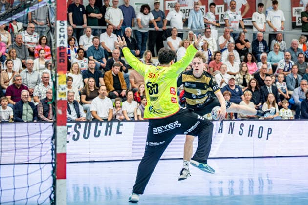 2. Handball Bundesliga; TV Hüttenberg - HC Elbflorenz Dresden, 08.05.26 Louis Bensch (HC Elbflorenz, 3), Yahav Shamir (TV Hüttenberg, 55) 2. Handball Bundesliga; TV Hüttenberg - HC Elbflorenz Dresden: Hüttenberg, 08.05.26 Copyright: xBEAUTIFULxSPORTS Roeczeyx
