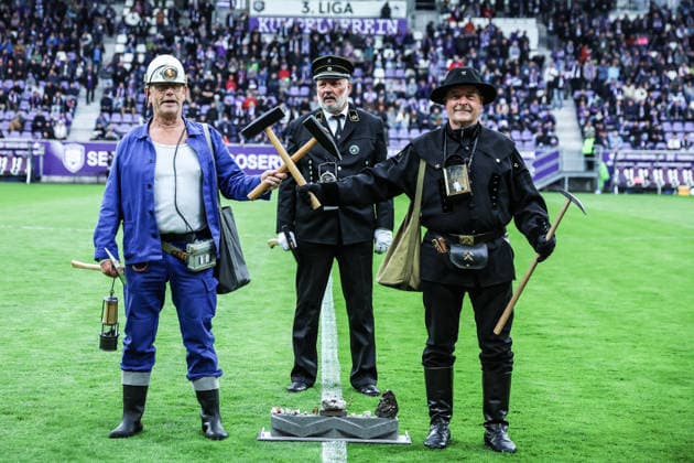 Sport Bilder des Tages Fussball, 3.Liga Saison 2025 2026 37. Spieltag FC Erzgebirge Aue - MSV Duisburg 08.05.2026, eins Erzgebirgsstadion Bergmänner in Aue Aue-Bad Schlema eins Erzgebirgsstadion Sachsen Deutschland *** Sports, Football, 3 League Season 2025 2026 37 Matchday FC Erzgebirge Aue MSV Duisburg 08 05 2026, one Erzgebirgsstadion Bergmänner in Aue Aue Bad Schlema one Erzgebirgsstadion Sachsen Germany