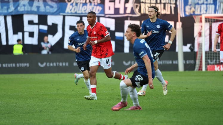 08.05.2026, xrekx, Fussball 2.Bundesliga, 1.FC Kaiserslautern - Arminia Bielefeld v.l. David Schramm (1.FC Kaiserslautern) (DFL DFB REGULATIONS PROHIBIT ANY USE OF PHOTOGRAPHS as IMAGE SEQUENCES and or QUASI-VIDEO) Kaiserslautern