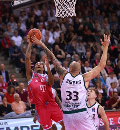 Jalen Finch (Bonn) am Ball neben Maik Zirbes (Trier), Bonn, Deutschland, 08.05.2026, Basketball Bundesliga, 33. Spieltag, Telekom Baskets Bonn vs VET-CONCEPT Gladiators Trier.