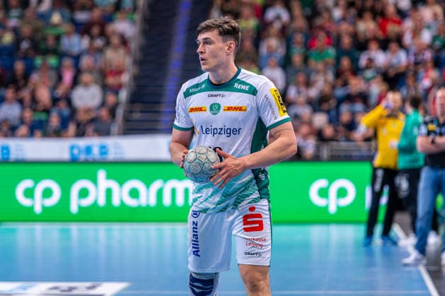 Matej Klima (SC DHfK Leipzig, Nr. 13) (v.l.), TSV Hannover-Burgdorf (grün) gegen SC DHfK Leipzig (weiß) am 31. Spieltag der Saison 2025 2026 in der DAIKIN Handball-Bundesliga (08.05.2026, ZAG Arena (Hannover, GER), Copyright: xJanxGuentherx xTSVxHannover-Burgdorfx
