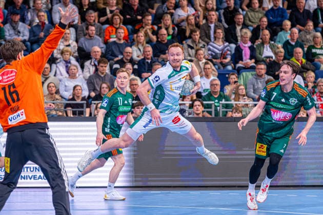 Tomas Piroch (SC DHfK Leipzig, Nr. 7) (v.l.), TSV Hannover-Burgdorf (grün) gegen SC DHfK Leipzig (weiß) am 31. Spieltag der Saison 2025 2026 in der DAIKIN Handball-Bundesliga (08.05.2026, ZAG Arena (Hannover, GER), Copyright: xJanxGuentherx xTSVxHannover-Burgdorfx