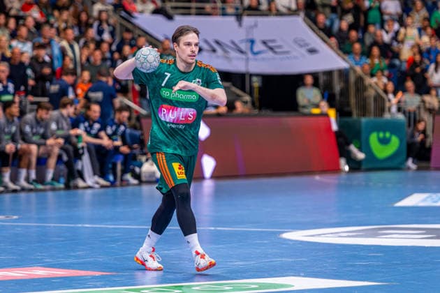 Leif Tissier (TSV Hannover-Burgdorf, Nr. 7) (v.l.), TSV Hannover-Burgdorf (grün) gegen SC DHfK Leipzig (weiß) am 31. Spieltag der Saison 2025 2026 in der DAIKIN Handball-Bundesliga (08.05.2026, ZAG Arena (Hannover, GER), Copyright: xJanxGuentherx xTSVxHannover-Burgdorfx