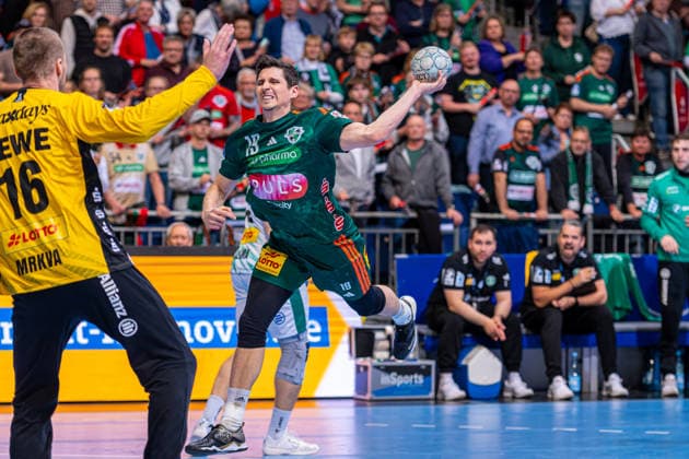 Marius Steinhauser (TSV Hannover-Burgdorf, Nr. 19) (v.l.), TSV Hannover-Burgdorf (grün) gegen SC DHfK Leipzig (weiß) am 31. Spieltag der Saison 2025 2026 in der DAIKIN Handball-Bundesliga (08.05.2026, ZAG Arena (Hannover, GER), Copyright: xJanxGuentherx xTSVxHannover-Burgdorfx