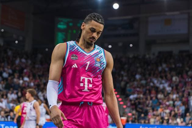 Jonathan BÄHRE (1: Telekom Baskets Bonn) auf dem Spielfeld am 33. Spieltag der EasyCredit BBL zwischen Telekom Baskets Bonn und VET-Concept Gladiators Trier in Bonn. 08.05.2026, Bonn, Telekom Dome