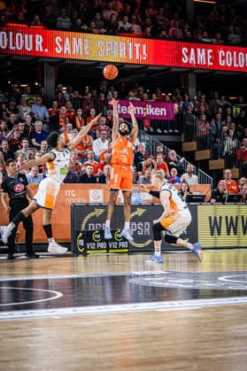 1. Basketball Bundesliga, easyCredit BBL, Saison 2025 2026, Herren, Hauptrunde, 33. Spieltag, 08.05.2026, RASTA Vechta - Rostock Seawolves Tevin Brown ( 10 - RASTA Vechta) beim Jumpshot Vechta RASTA Dome Niedersachsen Deutschland