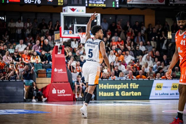 1. Basketball Bundesliga, easyCredit BBL, Saison 2025 2026, Herren, Hauptrunde, 33. Spieltag, 08.05.2026, RASTA Vechta - Rostock Seawolves D Shawn Schwartz ( 5 - Rostock Seawolves) zeigt Emotionen während der Partie Vechta RASTA Dome Niedersachsen Deutschland