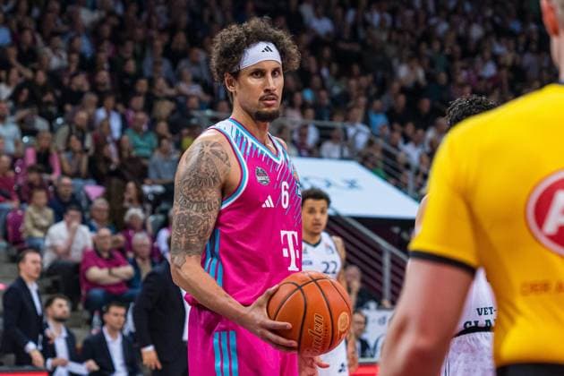 Michael Kessens (6: Telekom Baskets Bonn) auf dem Spielfeld am 33. Spieltag der EasyCredit BBL zwischen Telekom Baskets Bonn und VET-Concept Gladiators Trier in Bonn. 08.05.2026, Bonn, Telekom Dome
