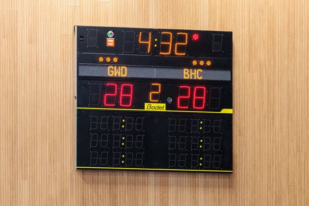 Endstand 28:28 auf einer Anzeigetafel in der GER, GWD Minden vs. Bergischer HC, Handball, 1. Bundesliga, 31. Spieltag, Spielzeit 2025 2026, 08.05.2026 GER, GWD Minden vs. Bergischer HC, Handball, 1. Bundesliga, 31. Spieltag, Spielzeit 2025 2026, 08.05.2026 Minden Copyright: xEibner-Pressefoto JanxRollingerx EP_JSK