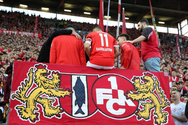 08.05.2026, xrekx, Fussball 2.Bundesliga, 1.FC Kaiserslautern - Arminia Bielefeld v.l. Avdo Spahic (1.FC Kaiserslautern) Kenny-Prince Redondo (1.FC Kaiserslautern) Daniel Hanslik (1.FC Kaiserslautern) bedankt bedanken sich bei den Fans, the player thanks the fans for their support (DFL DFB REGULATIONS PROHIBIT ANY USE OF PHOTOGRAPHS as IMAGE SEQUENCES and or QUASI-VIDEO) Kaiserslautern