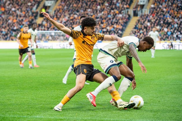 Hull City v Millwall Sky Bet Championship Mohamed Belloumi of Hull City challenges Zak Sturge of Millwall during the Sky Bet Championship Play-Off Semi-Final First Leg match between Hull City and Millwall at the MKM Stadium, Hull. 08 05 2026 UK Newspapers OUT Copyright: xMattxWilkinsonx FIL-23397-0089